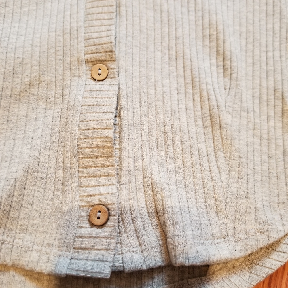 Heathered Gray Button-Up Cropped Ribbed Top - Picture 7 of 8
